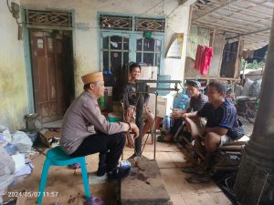Aipda Rahmat Bhabinkamtibmas Desa Kubang Polsek Balaraja Polresta Tangerang Sambangi Warga binaan