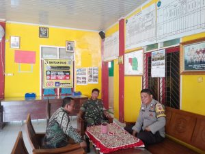 Sinegritas TNI - POLRI oleh Babinsa dan Bhabinkamtibmas sambangi warga ciptakan situasi aman kondusif