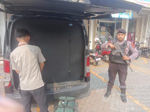Komitmen Terhadap Keamanan: Sat Samapta Polresta Serkot Turut Serta dalam Pengamanan Objek Bank PT SSI Serang