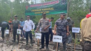 Wakapolsek Pulau Derawan Ikut Serta dalam Kegiatan Penanaman Pohon Mangrove Bersama TNI dan Instansi Terkait