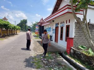 Anggota Polsek Udanawu Laksanakan Patroli Pemukiman Siang Hari, Monitoring Lingkungan