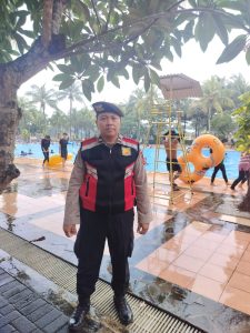 Personil Sat Pamobvit Polresta Tangerang melaksanakan kegiatan Patroli pemantauan Objek Wisata World Of Wonders Citra Raya