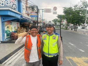 Personel Sat Lantas Polrestabes Medan Melaksanakan Patroli Sambang Kepada Masyarakat Di Wilayah Hukum Polrestabes Medan