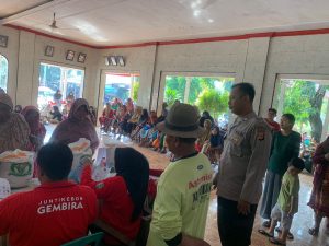 Polsek Juntinyuat Sukses Amankan Penyaluran Bantuan Cadangan Beras Pemerintah di Desa Juntikebon