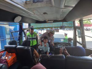Dukung Kelancaran WWF di Bali, Polres Situbondo Gelar Patroli di Terminal