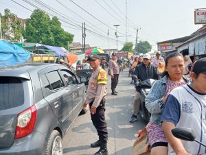 Demi kelancaran aktivitas masyarakat, Polsek Kresek Polres Kota Tangerang lakukan giat Gatur Lalin di pagi hari. 