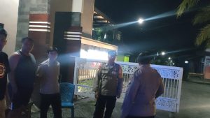 Anggota Polsek Pare Patroli Sambang di Perumahan 