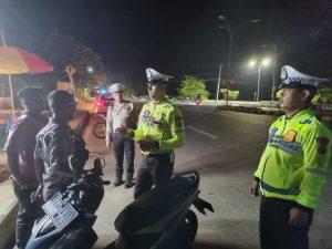 Patroli Dialogis Kepada Pengguna Jalan Sat Lantas Polres Paser Antisipasi Balap Liar