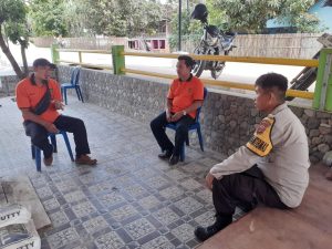 Bhabinkamtibmas Desa Tanjung Menang Patroli sekaligus himbauan dan Berkoordinasi dengan Bapak Kadus
