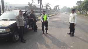 Panit Pam Waster dan Personil Sat Pamobvit Polresta Tangerang melaksanakan patroli di Kawasan Industri Cikupa Mas.