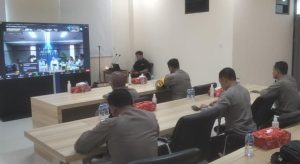 Pejabat Utama Polresta Balikapapan Ikuti Forum Belajar Bersama Narasumber Dr. (HC) Ignasius Jonan S.E., M.A. Via Daring