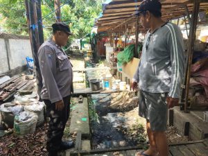 Sambangi Warga Wilayah Binaan,Bhabinkamtibmas Sampaikan Pesan-pesan Kamtibmas