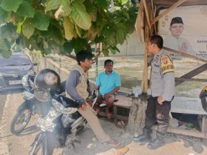 Bhabinkamtibmas Tugu Kecil Polsek Prabumulih Timur melaksanakan himbauan Kamtibmas kepada warga