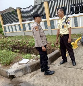 Panit Pam Waster dan Personil Sat Pamobvit Polresta Tangerang melaksanakan Patroli dialogis di Kawasan Industri Cikupa Mas.