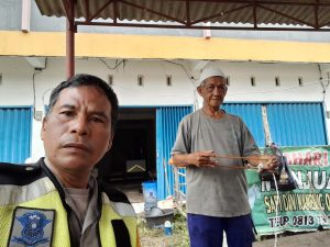 Bhabinkamtibmas Desa Pangkul Jaya memberikan himbauan kepada warga binaan agar tidak membuka hutan dengan cara dibakar