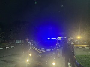 Personil Samapta Polresta Balikpapan Laksanakan Patroli Blue Light di Lapangan Merdeka
