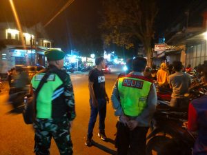 Personil Polsek Cicalengka Lakukan Patroli Subuh, Antisipasi Gangguan Kamtibmas menjelang pagi