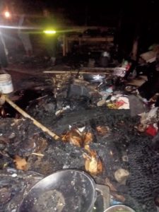 Respon Cepat, Personil Polsek Kalukku Datangi TKP Kebakaran Dua Unit Rumah Di Pokkang