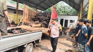 Kapolsek Cibungbulang Kontrol Tempat Pembuangan Akhir Sampah Desa Galuga Sambil Berikan Himbauan Keselamatan Kepada Pemulung