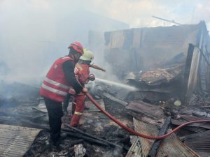 Insiden Kebakaran Kembali Terjadi, Tim SAR Brimob Kaltim Diterjunkan Padamkan Kobaran Api