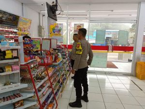 Bripka Dede Hidayat Sambangi Alfamart di Kecamatan Maja, Berikan Imbauan Kamtibmas