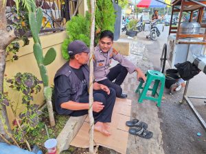 Personil Polsek Majalengka Kota Briptu Aldo Laksanakan Sapa Pedagang dan Berikan Imbauan Kamtibmas