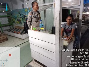 Bhabinkamtibmas Polsek Medan Tuntungan Sambangi Pos Parkir Pasar Induk Laucih dan Berikan Himbauan Keamanan