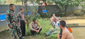 Polsek Dramaga Sambang Dengan Warga Masyarakat Desa Sukadamai Menyampaikan Himbauan Kamtibmas.