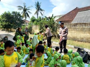 Outing Class TK KB Ma'arif Desa Bakunh, Sarana Pendidikan Luar Kelas Untuk Perkenalkan Profesi Kepolisian Pada Anak