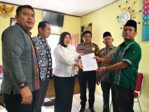 Polsek Batang Angkola Hadiri Pelantikan Kepala Seksi Kesejahteraan dan Pelayanan Kantor Desa Benteng Huraba