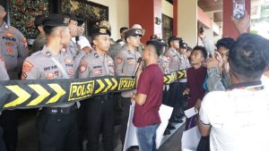 Wujudkan Rasa Aman, Polres Sumenep Melaksanakan Pengamanan Unras di kantor Pemkab Sumenep