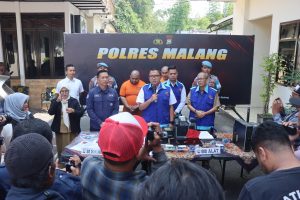 Polisi Amankan Tersangka Pungli Pembuatan Dokumen Kependudukan di Kabupaten Malang