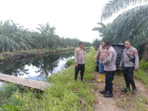 Kapolsek Kayuagung dan Anggota Polsek Lakukan Pengecekan Embung dan Kanal di PT Rambang Agro