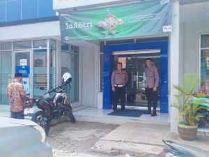 Polsek Cikijing Polres Majalengka Tingkatkan Keamanan Dengan Patroli Ke Bank BRI Dan Bank Mandiri