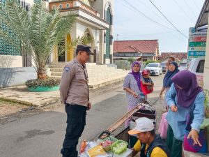 Bripka Sahabuddin Mempererat Hubungan dengan Masyarakat Melalui Patroli Kunjungan