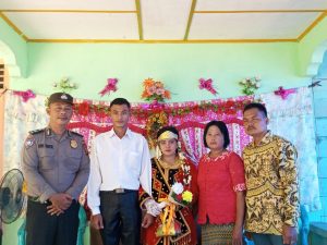 Kanit Binmas Polsek Batangtoru Hadiri Pesta Pernikahan di Desa Batu Godang
