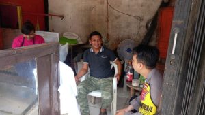 Bhabinkamtibmas Polsek Cidahu Polres Sukabumi Lakukan DDS untuk Tingkatkan Komunikasi dengan Warga di Desa Pondokkaso Tonggoh