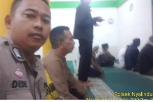 Bhabinkamtibmas Polsek Nyalindung Polres Sukabumi Perkuat Silaturahmi dan Kamtibmas Melalui Safari Subuh di Masjid Nurrul Wahidin