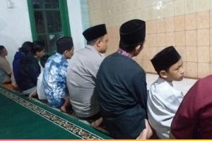 Safari Subuh Polsek Bojonggenteng Polres Sukabumi Tingkatkan Kedekatan dengan Masyarakat di Masjid Darussalam