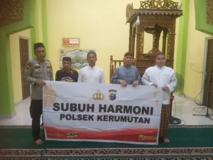 Jalin Silaturahmi, Subuh Harmoni Polsek Kerumutan di Masjid