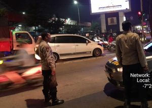 Antisipasi Aksi Balap Liar, Polsek Sidomukti Tingkatkan Patroli Blue Light Stationer di Perempatan Pasar Rejosari