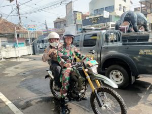 Kapolsek Cikijing dan Danramil 1705 Jalin Sinergitas TNI-Polri dengan Patroli Bersama