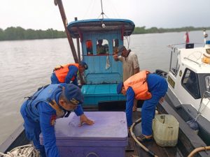 Sat Polairud Polres Tanjung Balai Patroli Perairan Hentikan Satu Kapal Pastikan Tidak Membawa Barang Ilegal