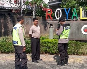 Anggota Polsek Gampengrejo Giat Patroli Sambang di Perumahan Beri Imbau Satpam