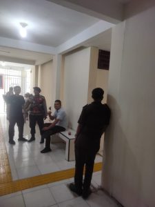 Personel Sat Samapta Polres Simalungun Amankan Proses Penjemputan dan Persidangan di Pengadilan Negeri Simalungun