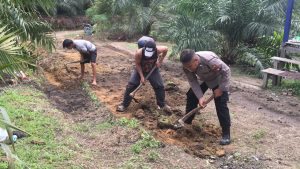 Aiptu Yanto Hibahkan Tanah untuk Akses Jalan Masyarakat di Dusun Pedomai Desa Pemuar Kecamatan Belimbing