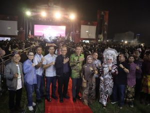 Penampilan Ada Band Dalam Peluncuran Pemilihan Walikota dan Wakil Walikota Singkawang Tahun 2024 Berlansung Meriah