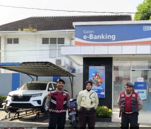 Sat Samapta Polres Padangsidimpuan Patroli Bank BRI dan Ingatkan Nasabah Waspada Kejahatan