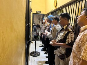 Piket Pawas Polresta Deli Serdang Periksa Kehadiran Personel Piket Serta Rutin Cek Dan Mengontrol Ruang Tahanan