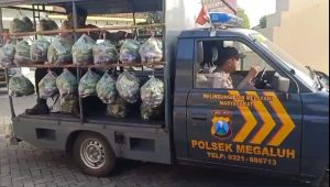 Cara Unik Sampaikan Pesan Kamtibmas, Polisi di Jombang Sulap Mobil Patroli Jadi Gerobak Sayur Gratis